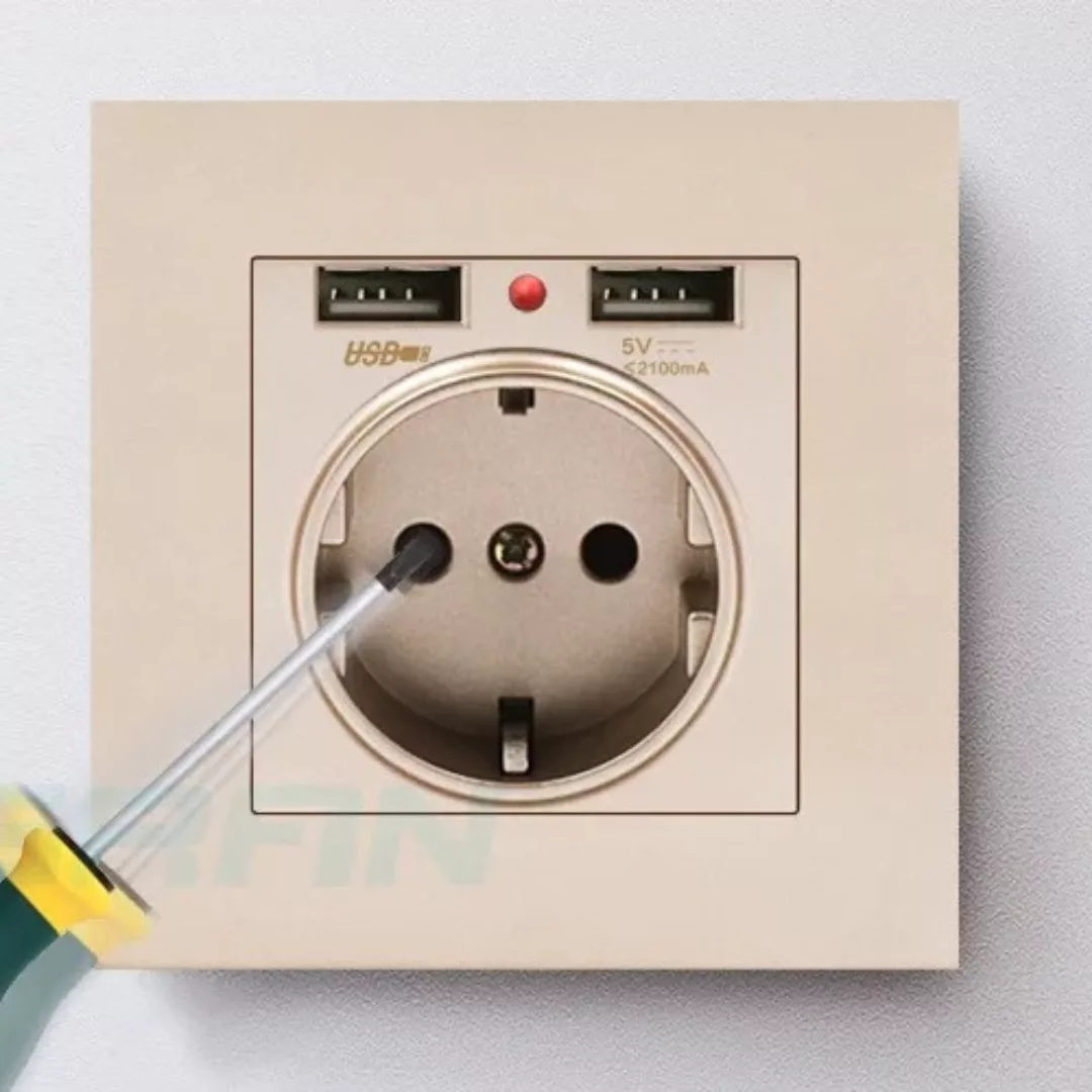 Micro espion à insérer dans prise murale